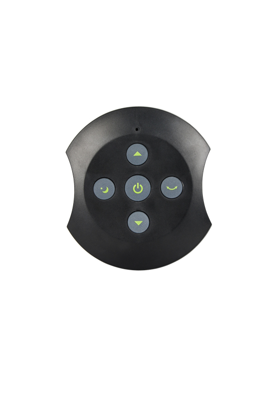 Magnethalterung der Fern-  bedienung im Zentrum des  Schutzkorbs.