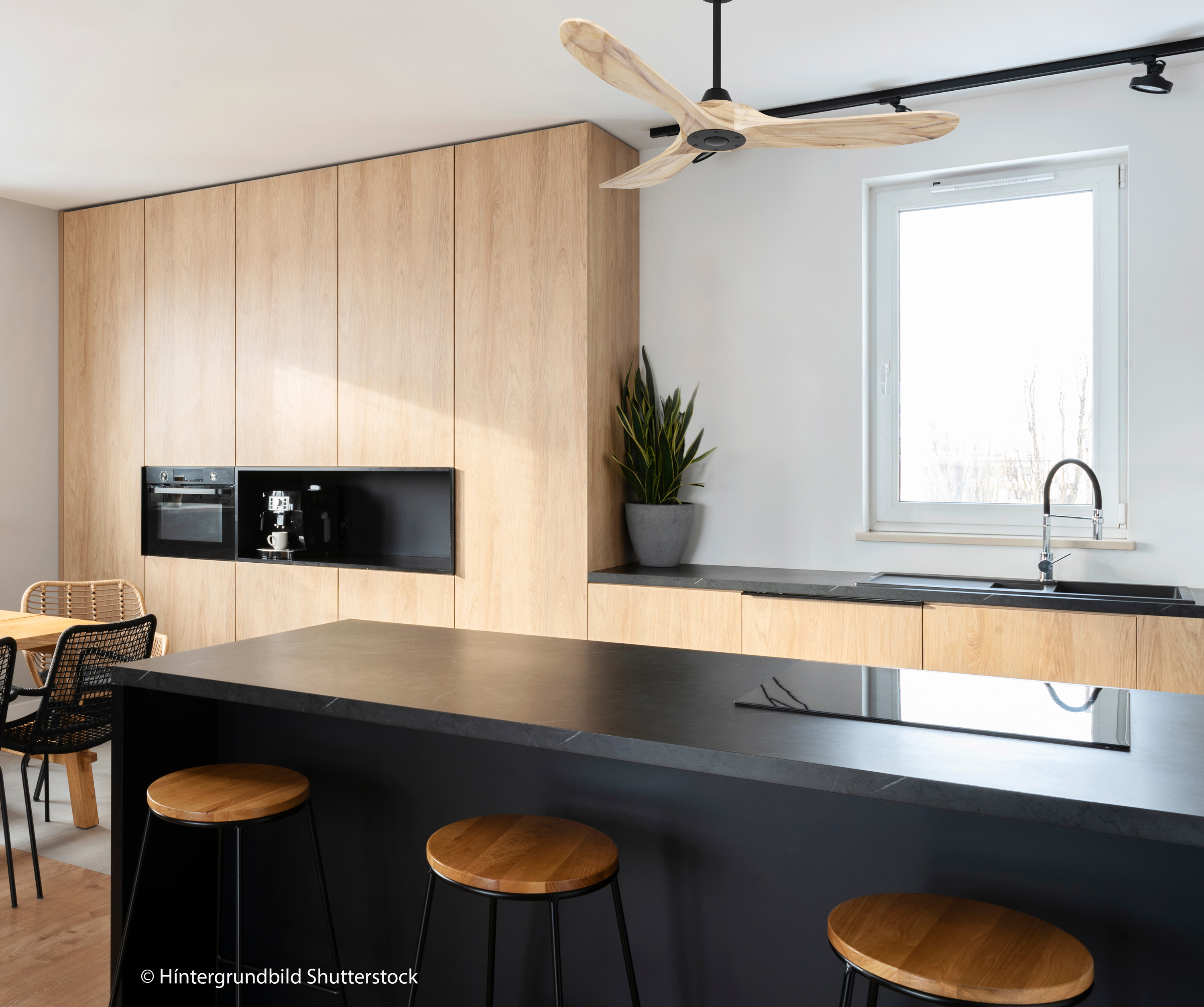 Ambiente CasaFan Deckenventilator ECO GENUINO 122 MS-NT - Gehäuse Lack matt schwarz - 3 Flügel Massivholz natur - Ø 122 cm - mit Fernbedienung